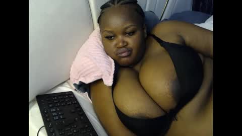 lunabloom01 online show from 02-17-26, 10:27