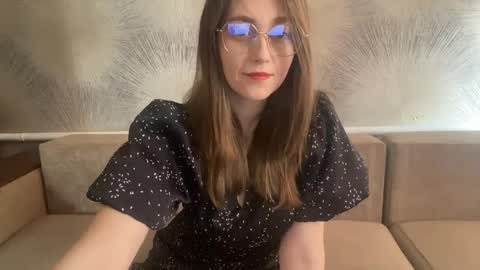 Snapshot of lunafeather chatting on 04-01-26, 04:24 lunafeather online show from 04-01-26, 04:24
