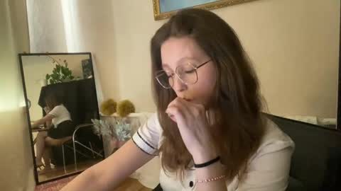 Snapshot of lunafeather chatting on 04-19-26, 12:04 lunafeather online show from 04-19-26, 12:04