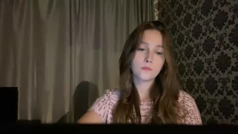 Snapshot of lunafeather chatting on 06-15-26, 06:32 lunafeather online show from 06-15-26, 06:32