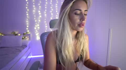 Laura online show from 12-08-24, 05:07