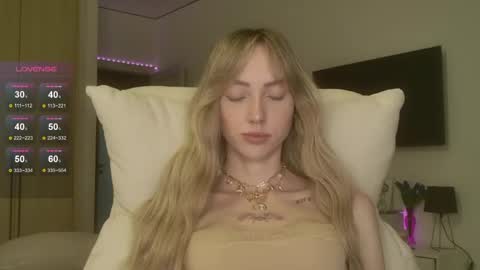 Luna online show from 04-17-26, 11:08