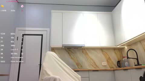 Luna online show from 04-11-26, 01:21