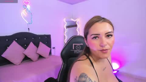 Snapshot of lunakitty_tay chatting on 04-21-26, 11:38 LUNA KITTY online show from 04-21-26, 11:38