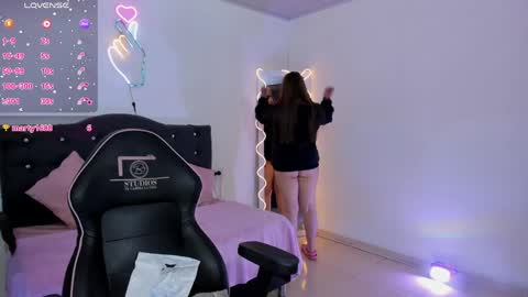 Snapshot of lunakitty_tay chatting on 05-19-26, 12:00 LUNA KITTY online show from 05-19-26, 12:00