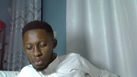 lunalove22_ online show from 10-26-25, 01:44