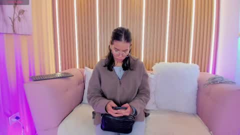Snapshot of lunamillers_ chatting on 05-28-26, 04:21 lunamillers_ online show from 05-28-26, 04:21