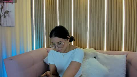 Snapshot of lunamillers_ chatting on 06-04-26, 04:18 lunamillers_ online show from 06-04-26, 04:18