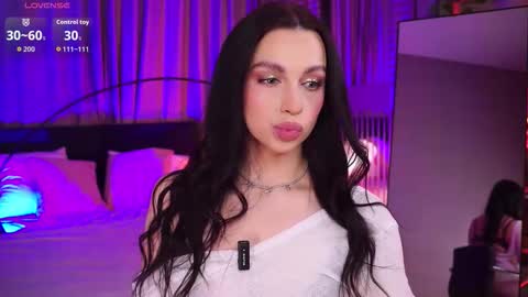 Snapshot of lunanight_ chatting on 12-14-25, 08:35 Luna next streams Mon Fri Sat Sun 8pm-5am gmt0 online show from 12-14-25, 08:35