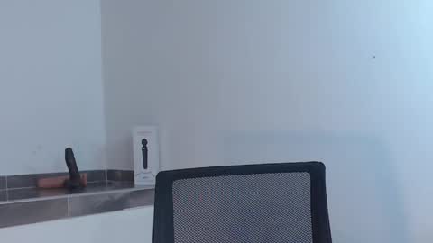 Snapshot of lunapalmer01 chatting on 12-06-24, 02:57 Julieth online show from 12-06-24, 02:57