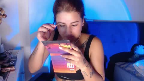 Snapshot of lunapalmer01 chatting on 11-23-25, 02:50 Julieth online show from 11-23-25, 02:50