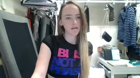 lunapixie2020 online show from 01-17-25, 11:18