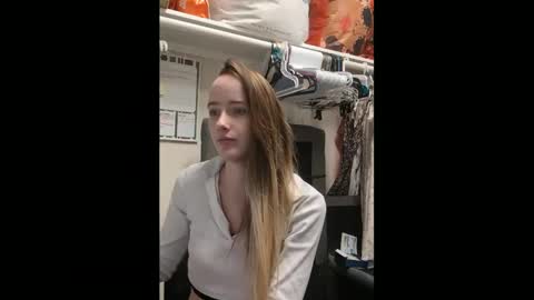 lunapixie2020 online show from 02-06-25, 04:21