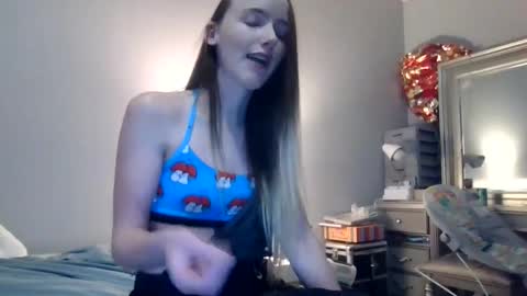 lunapixie2020 online show from 02-15-25, 09:15