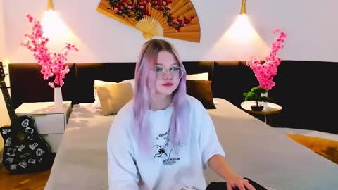 lunariafox online show from 03-22-26, 02:31