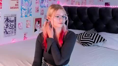 lunariafox online show from 05-31-26, 03:08