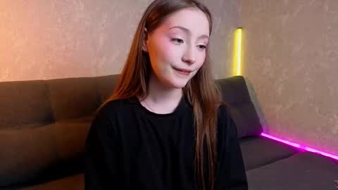 Snapshot of lunarialive chatting on 06-08-26, 04:18 Sonya online show from 06-08-26, 04:18