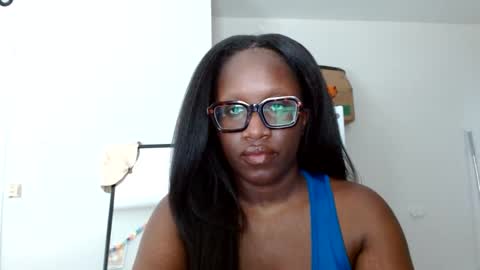 Snapshot of lunarnoelle chatting on 03-18-26, 06:11 lunarnoelle online show from 03-18-26, 06:11