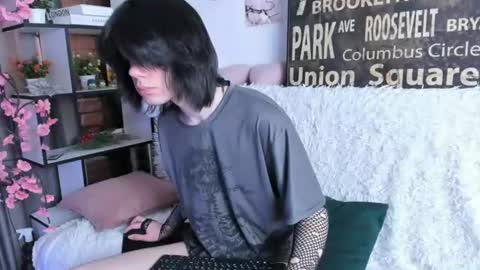 Snapshot of lunaroffset chatting on 06-19-26, 05:34 Matthew online show from 06-19-26, 05:34