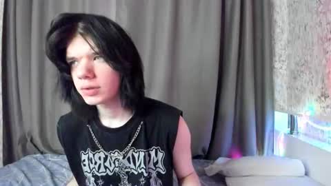 Snapshot of lunaroffset chatting on 07-13-26, 05:10 Matthew online show from 07-13-26, 05:10