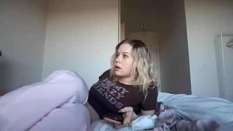 Snapshot of lunarose17 chatting on 01-17-26, 08:56 lunarose17 online show from 01-17-26, 08:56