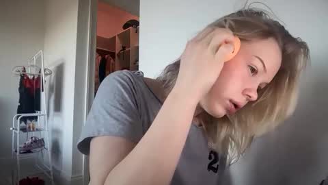 Snapshot of lunarose17 chatting on 02-05-26, 07:07 lunarose17 online show from 02-05-26, 07:07