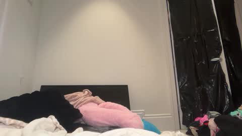 Snapshot of lunarose17 chatting on 02-17-26, 07:49 lunarose17 online show from 02-17-26, 07:49