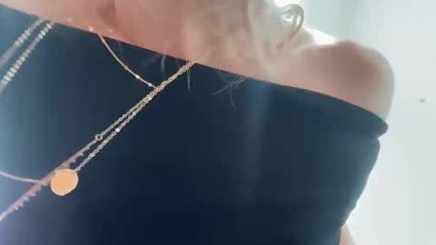 Snapshot of lunarose17 chatting on 02-18-26, 08:38 lunarose17 online show from 02-18-26, 08:38