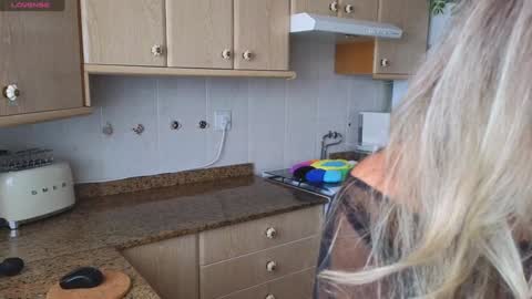 Snapshot of lunary_mix chatting on 12-20-24, 03:31  Luna online show from 12-20-24, 03:31