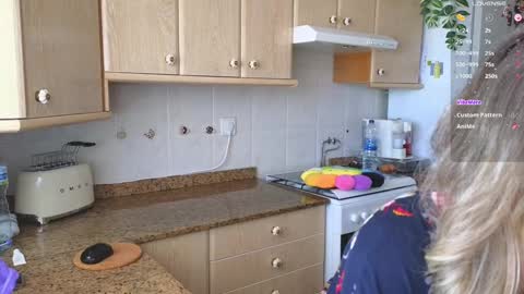 Snapshot of lunary_mix chatting on 02-04-25, 03:36  Luna online show from 02-04-25, 03:36