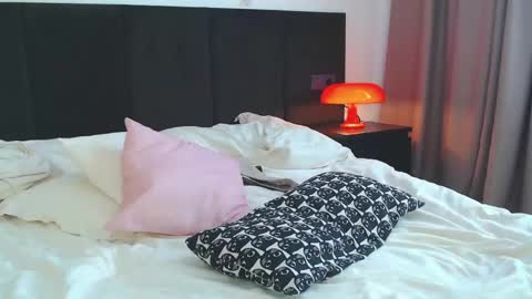 LunaticaBae online show from 03-21-26, 08:19