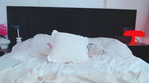 LunaticaBae online show from 04-11-26, 07:45