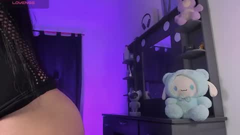 Snapshot of lunatown1 chatting on 08-09-26, 05:34 Stefanny Doll online show from 08-09-26, 05:34