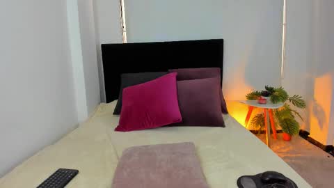 Snapshot of lunavelvet7 chatting on 09-19-25, 04:40 lunavelvet7 online show from 09-19-25, 04:40