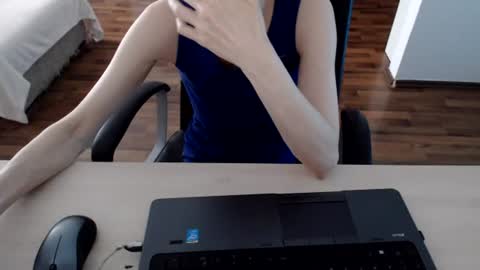 Snapshot of lunavibe_ chatting on 06-14-26, 12:18 lunavibe_ online show from 06-14-26, 12:18