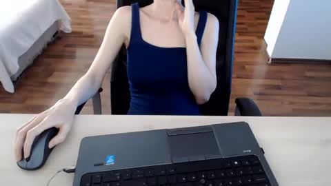 Snapshot of lunavibe_ chatting on 06-18-26, 11:47 lunavibe_ online show from 06-18-26, 11:47