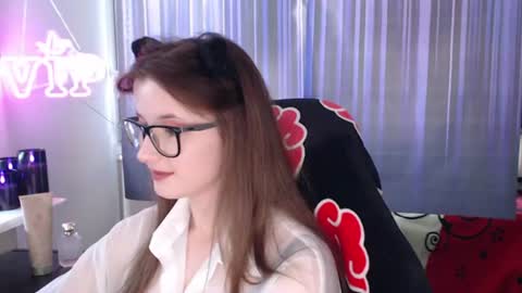 Snapshot of lunaxcherry chatting on 06-25-26, 05:06 LunaXcherry online show from 06-25-26, 05:06