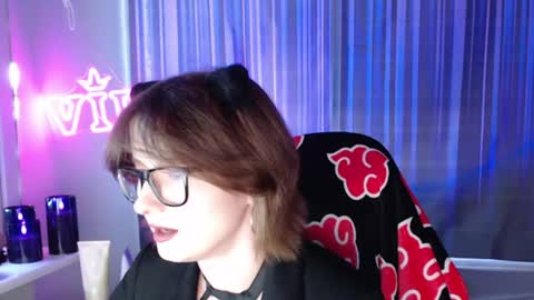 Snapshot of lunaxcherry chatting on 07-20-26, 05:04 LunaXcherry online show from 07-20-26, 05:04
