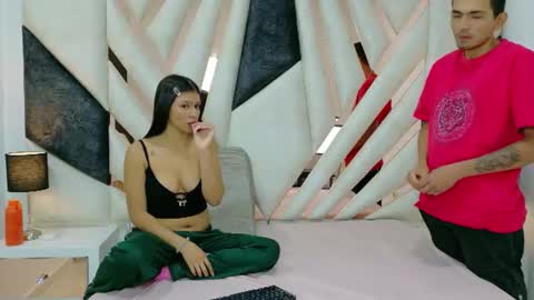 Snapshot of lunaysebastian chatting on 06-27-26, 01:50 Luna y Sebastian online show from 06-27-26, 01:50