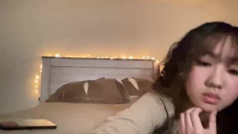 Snapshot of lunazone chatting on 12-20-24, 05:57 Lunadreams online show from 12-20-24, 05:57