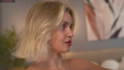Snapshot of lunea_evienne_ chatting on 05-26-26, 08:10 Evi online show from 05-26-26, 08:10