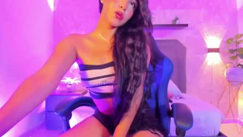 L U N A  online show from 05-20-26, 12:33