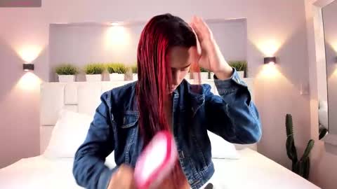 L U N N A online show from 02-01-26, 04:11