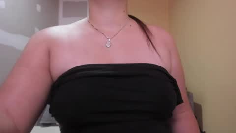 Snapshot of lunnadoll chatting on 05-14-26, 04:41 Katty what ever do you want on my pv is for extra tokens minimi 250 tks ty u for understand online show from 05-14-26, 04:41