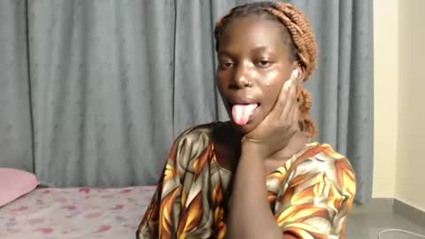 luo_queen online show from 12-21-25, 05:42
