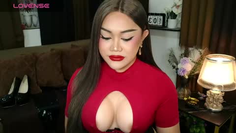 Snapshot of lustful_sasha chatting on 06-03-26, 11:32 Sasha online show from 06-03-26, 11:32