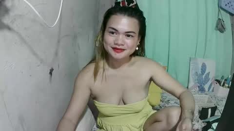 Snapshot of lusty_babe25 chatting on 05-19-26, 08:42 Flora Mae online show from 05-19-26, 08:42