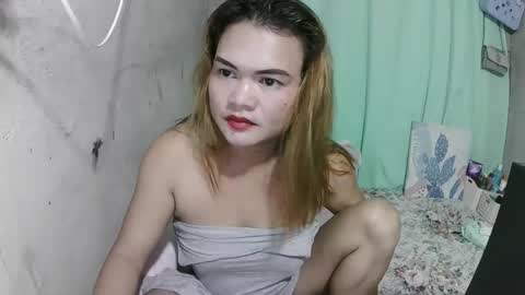Snapshot of lusty_babe25 chatting on 05-22-26, 01:17 Flora Mae online show from 05-22-26, 01:17