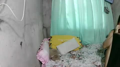 Snapshot of lusty_babe25 chatting on 05-29-26, 05:16 Flora Mae online show from 05-29-26, 05:16