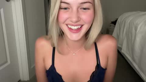 Snapshot of luvaimee chatting on 10-12-25, 03:27 Aimee online show from 10-12-25, 03:27